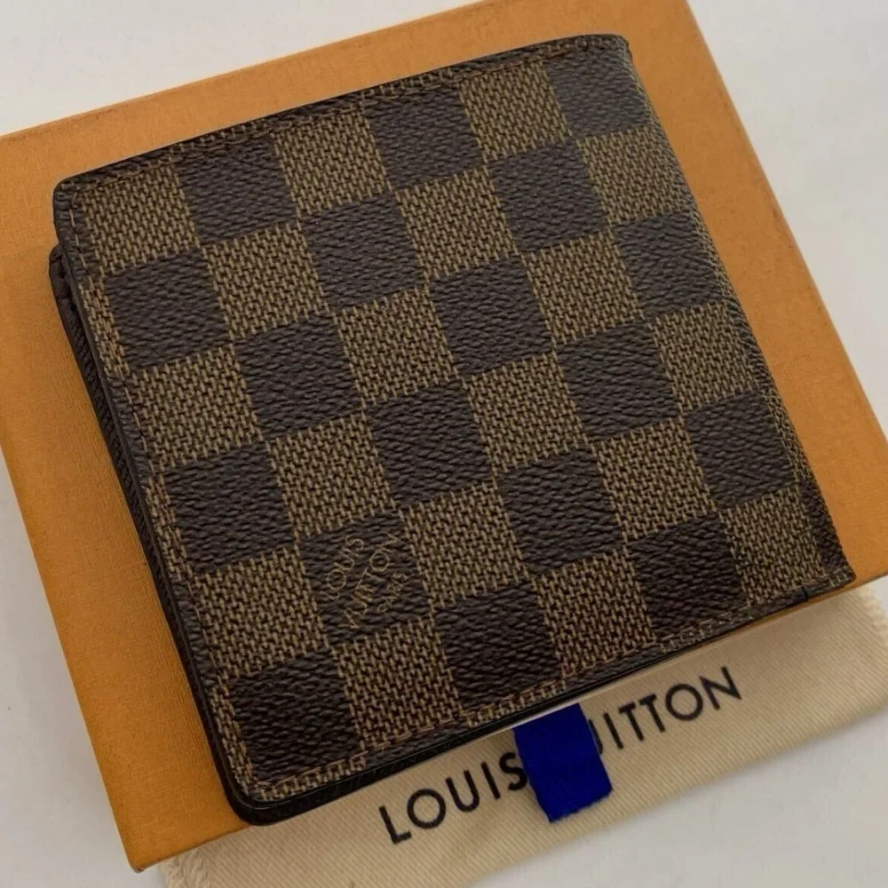 Preloved in excellent condition Louis Vuitton Brown Checkered Wallet